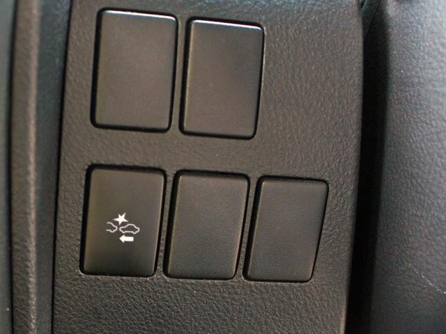 0300150A30260926W00115.jpg