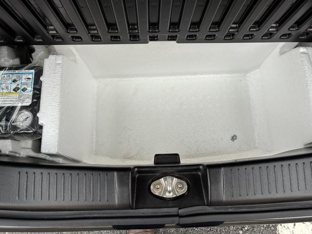 0560652A30260829W00518.jpg