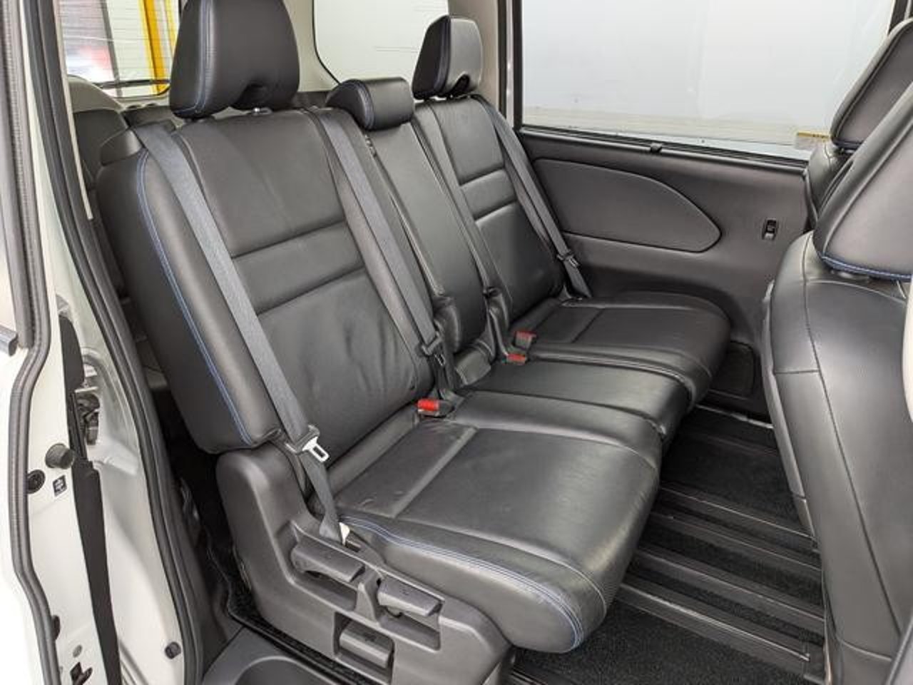 2019 Nissan Serena, photo 3 of 3
