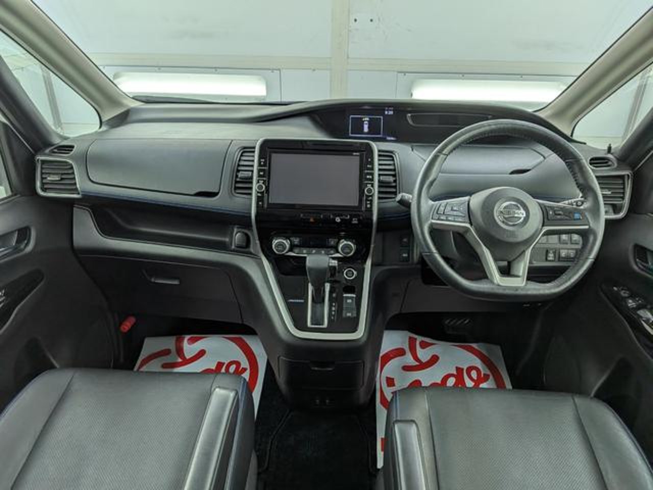 2019 Nissan Serena, photo 2 of 3