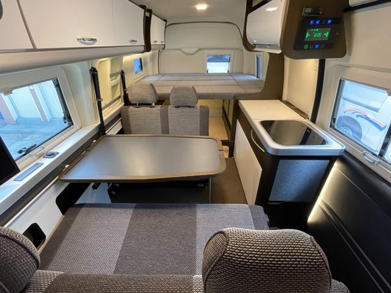2023 Toyota Hiace, photo 2 of 4