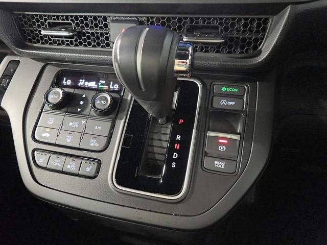 0201190A30260820W00615.jpg