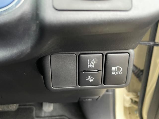0404352A30260910W00103.jpg