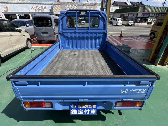 5cb11353e12205bd9b3bf60e859f3a19.jpg