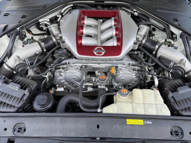 0208192A30260607W00103.jpg