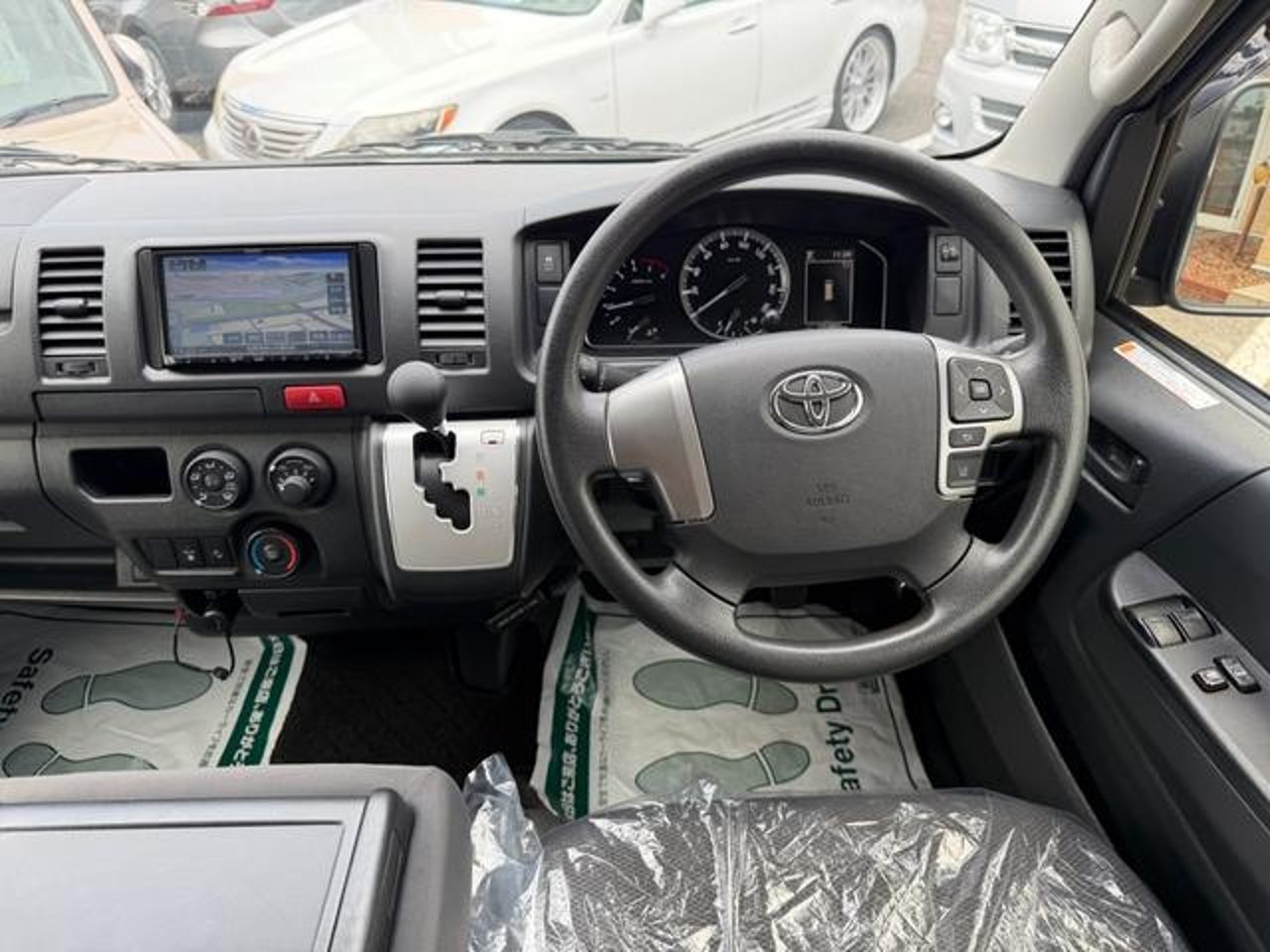 2020 Toyota Hiace, photo 2 of 2