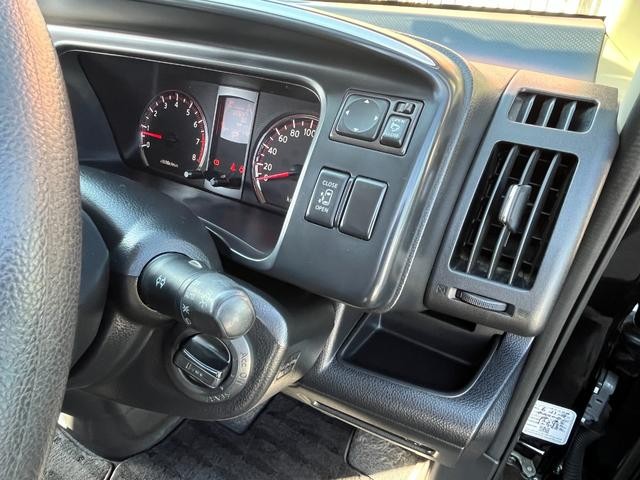 0551556A30261010W00110.jpg