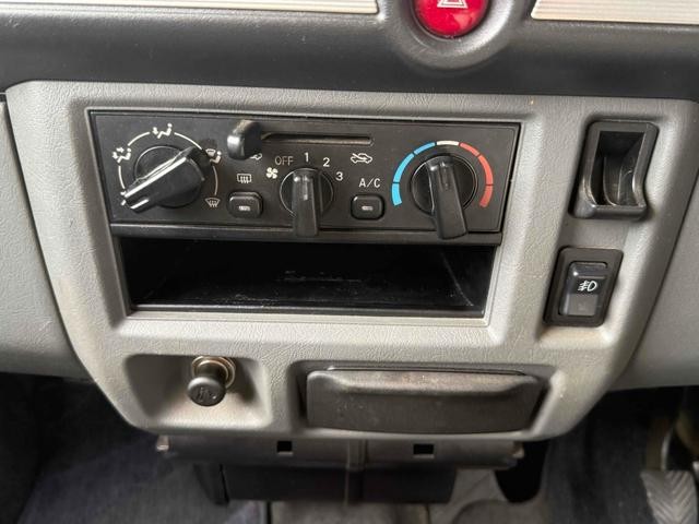 0600548A30260902W00104.jpg