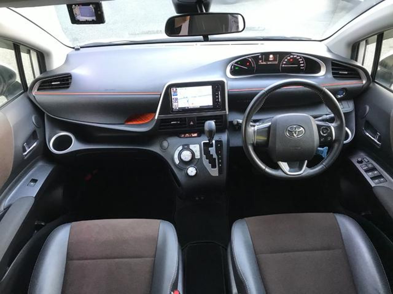 2019 Toyota Sienta, photo 1 of 1