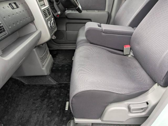 0561147A30260704W00116.jpg