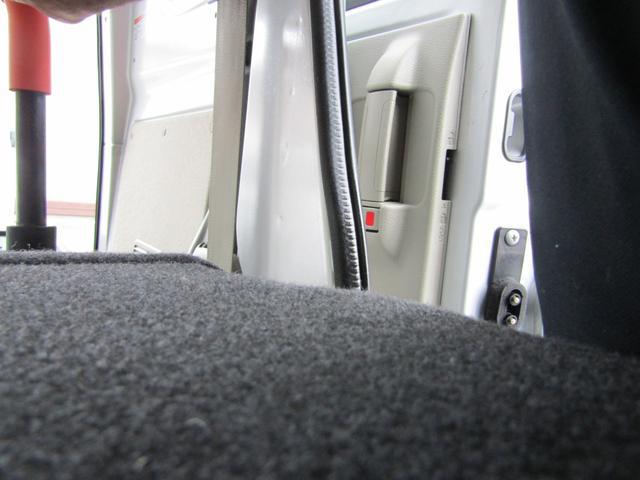 1100121A30260629W00115.jpg
