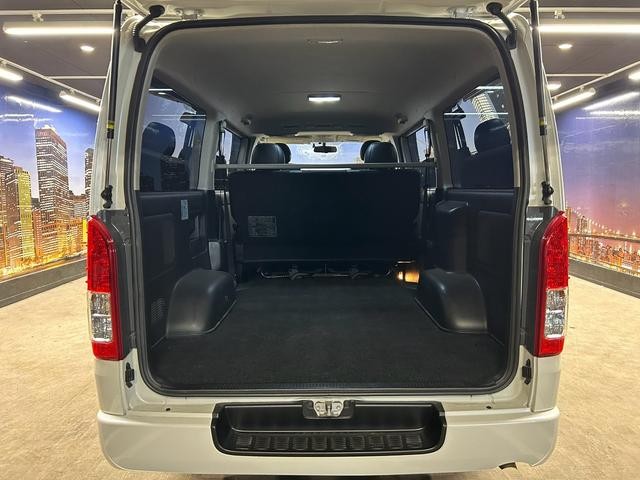 0700675A30260918W00614.jpg