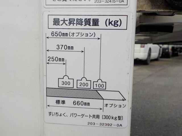 0840390A30260911W00118.jpg
