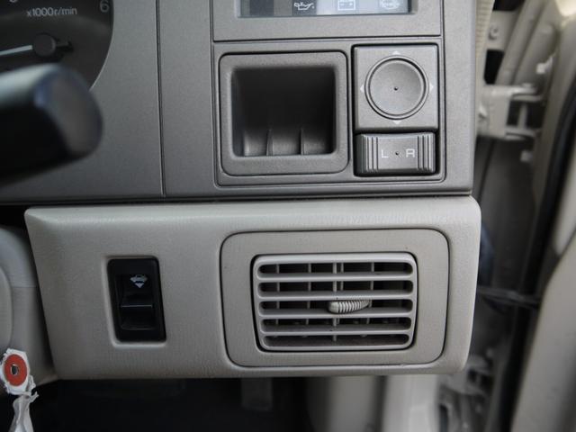 1100032A30260529W00115.jpg