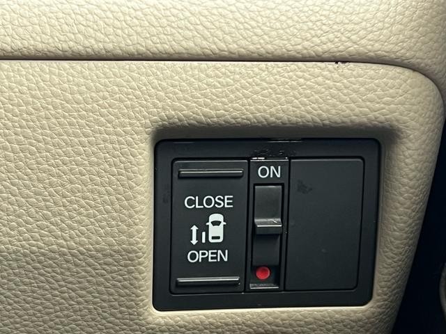 1010020A30260306W00117.jpg