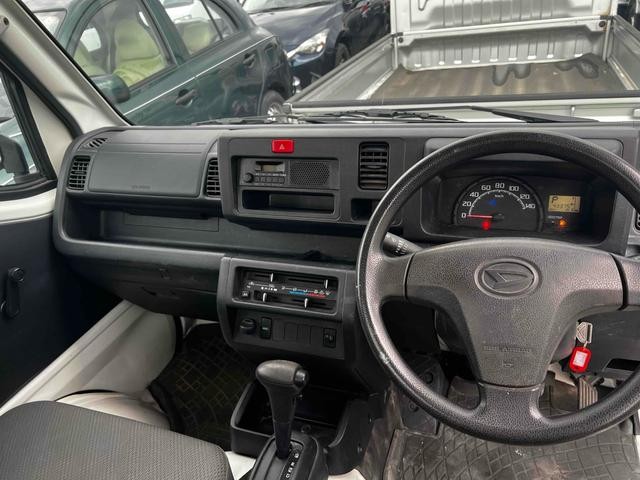 0208955A30260509W00207.jpg