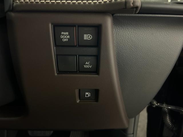9800405A30260620W00318.jpg