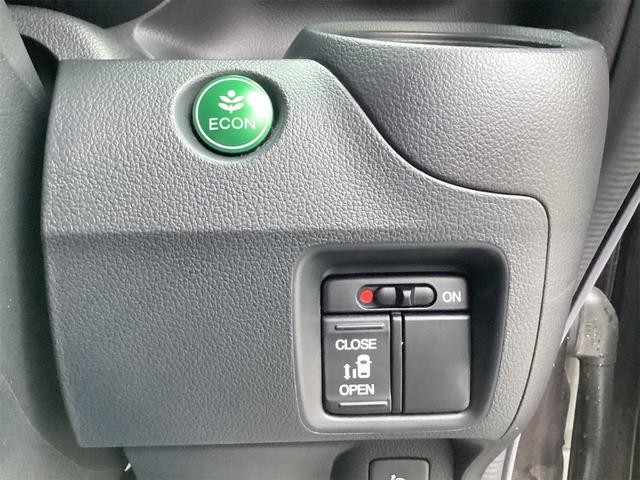 0700828A30260912W00112.jpg