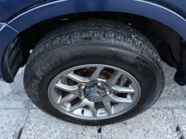 0404474A30241205W00209.jpg