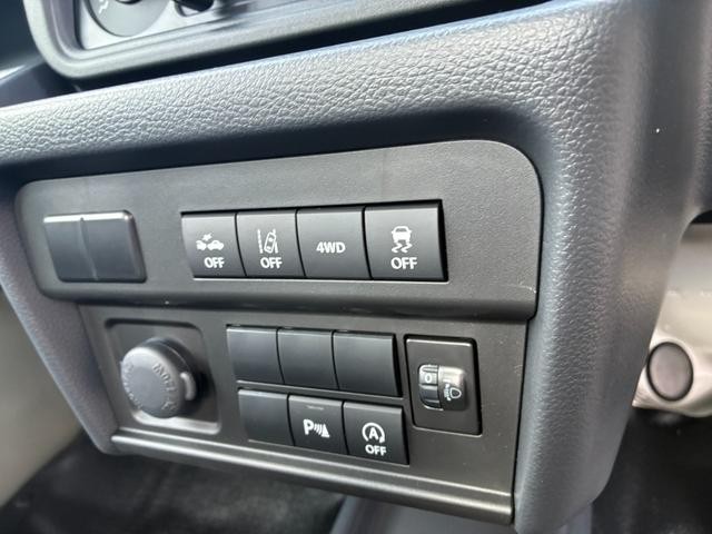0700986A30260801W00110.jpg