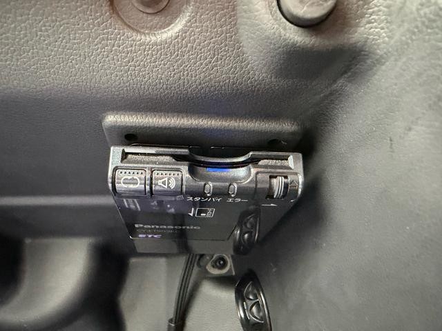 0401980A30261003W00205.jpg