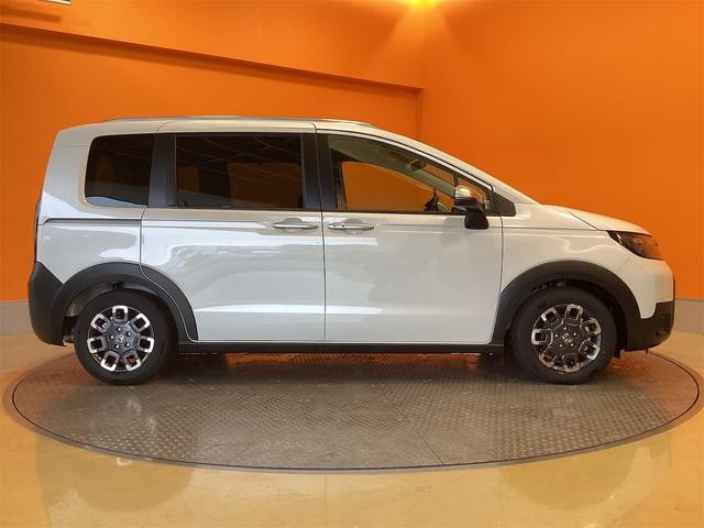 0704543A30260906W00215.jpg