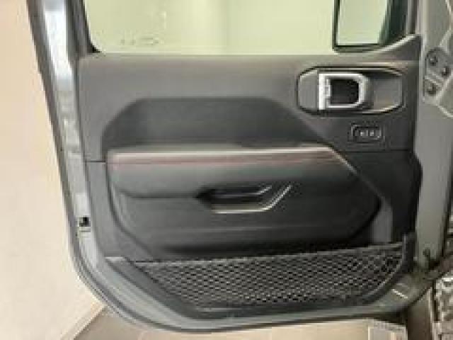 24219848_carP_l_11.jpg