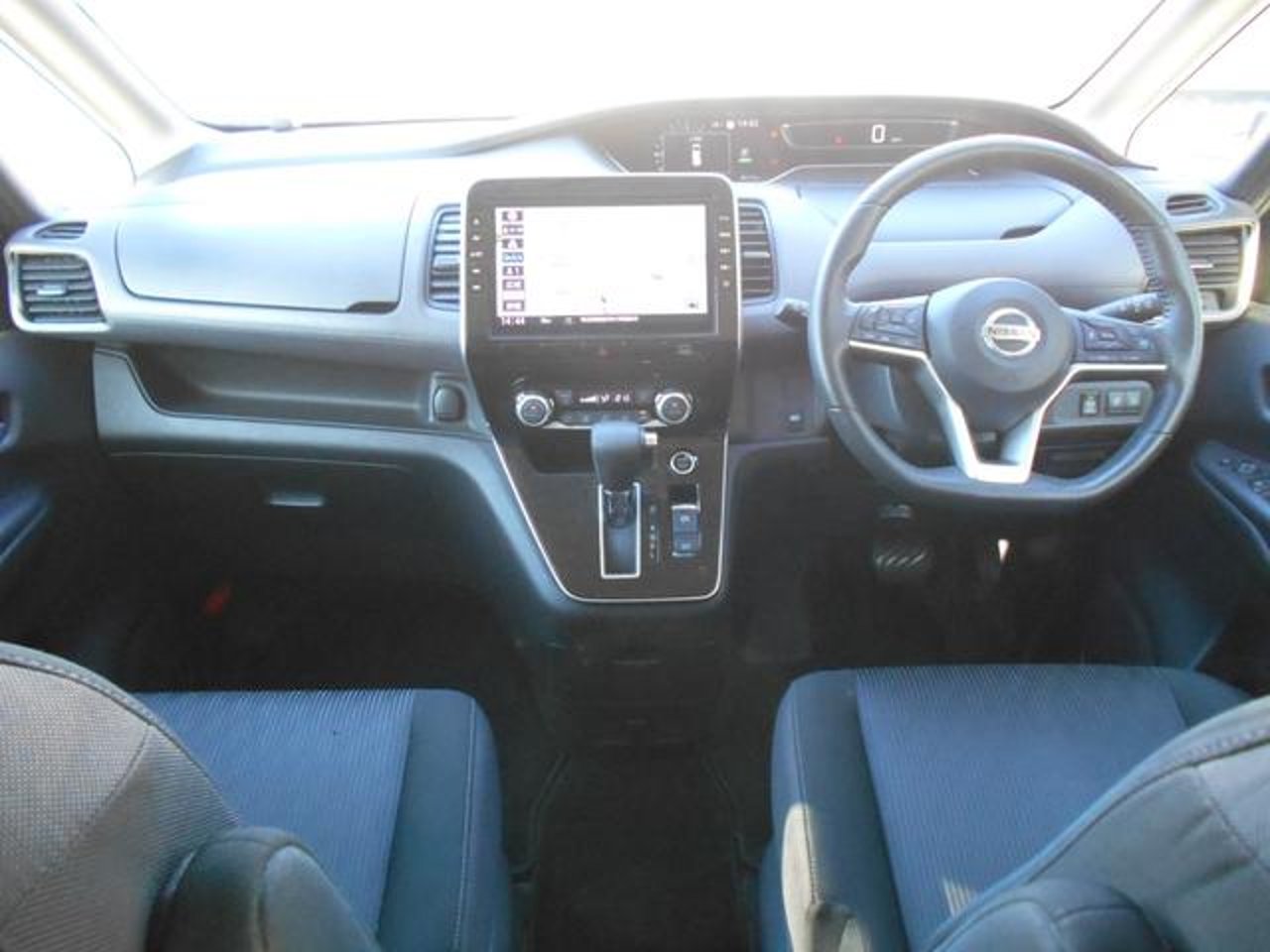 2021 Nissan Serena, photo 2 of 6