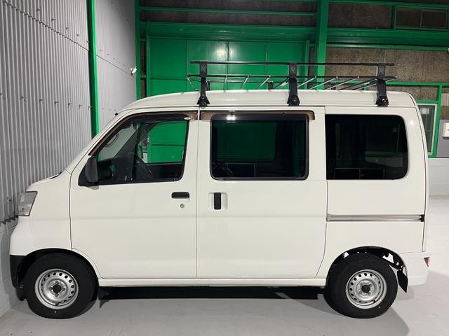 0708956A30260628W00112.jpg