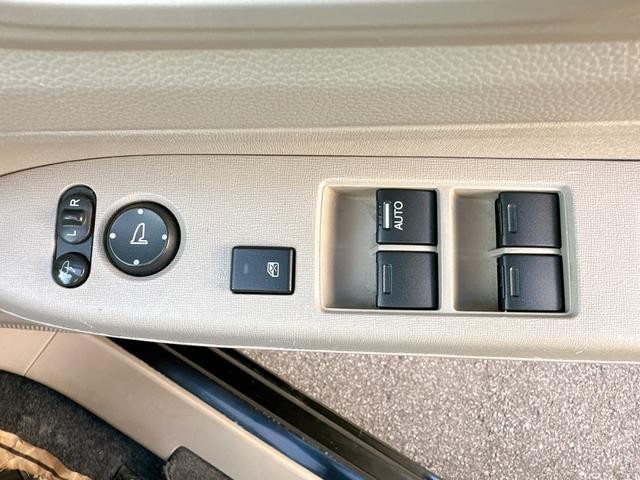 0203922A30260515W00216.jpg