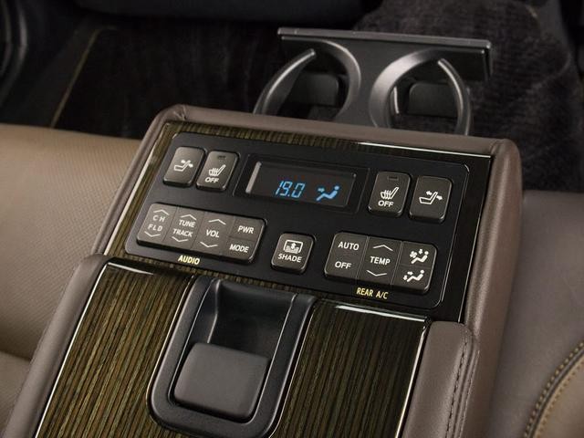 0560520A30260827W00506.jpg