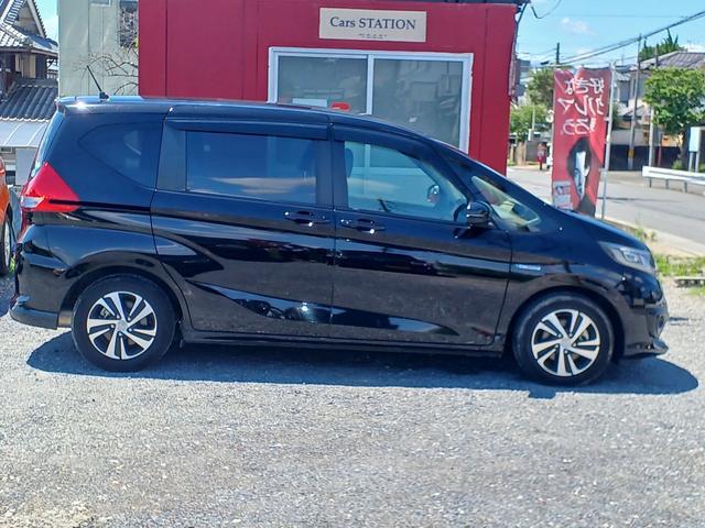 0700475A30260621W00102.jpg