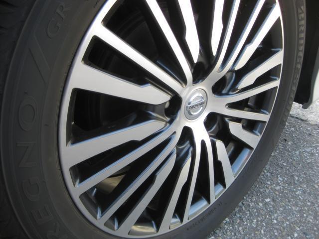 1201176A30260609W00115.jpg