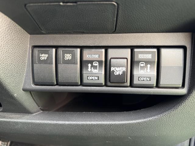 0700182A30260403W00114.jpg
