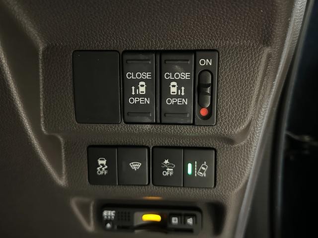 0509824A30261002W00305.jpg