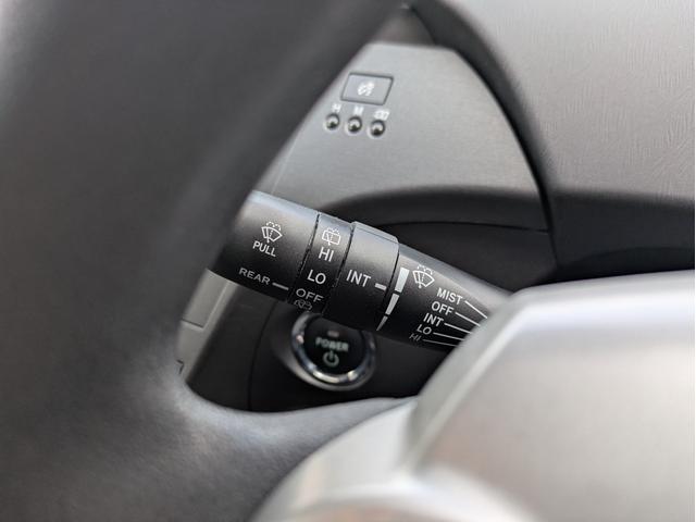 0704272A30260428W00215.jpg