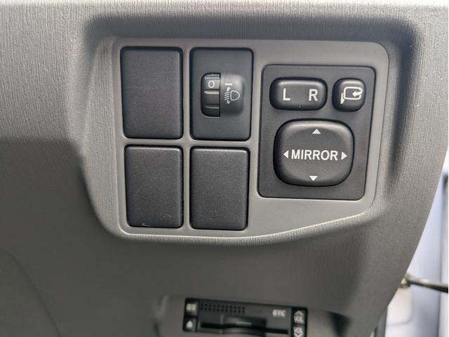 0704272A30260428W00218.jpg