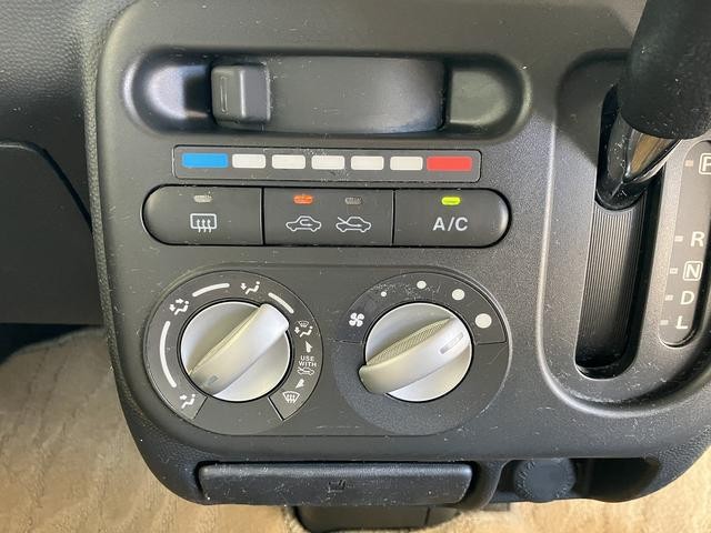 0704833A30260901W00112.jpg