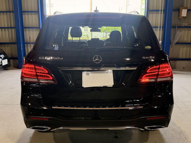 e3d72452cffda42404109a3eea415412.jpg