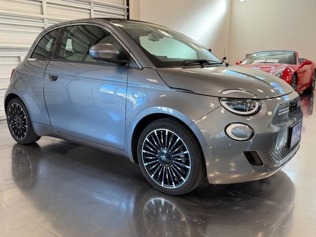 9570581A30260716W00102.jpg