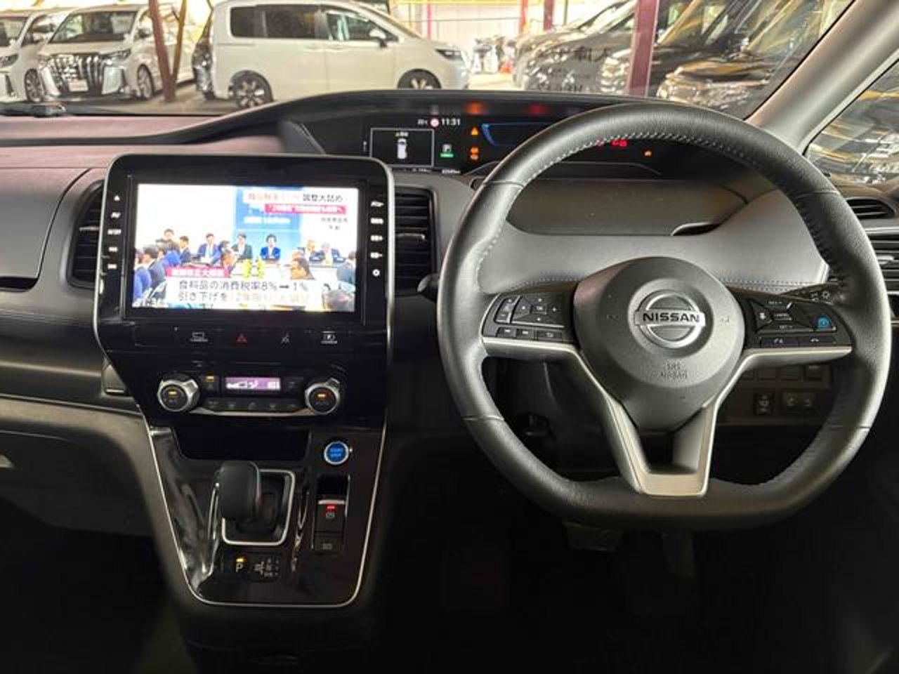 2021 Nissan Serena, photo 2 of 2