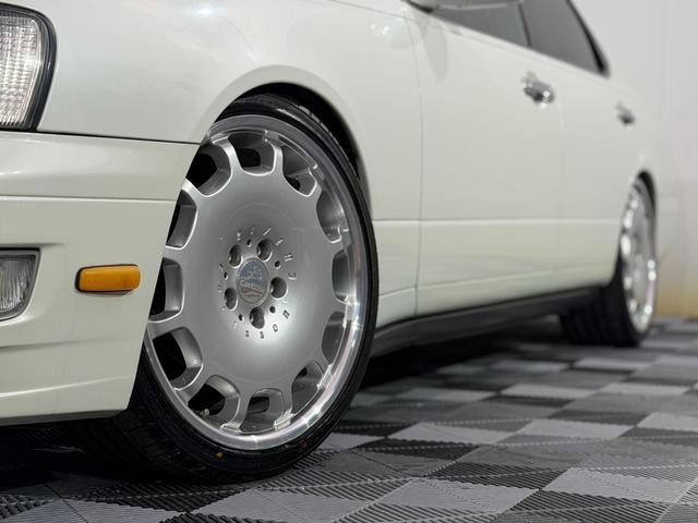 0540491A30260725W00102.jpg