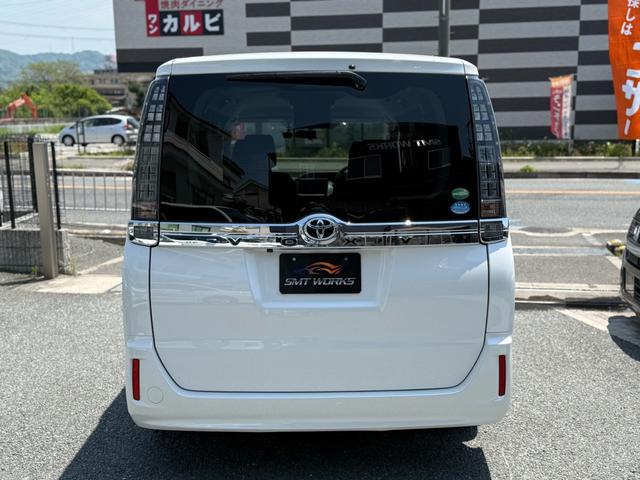 0708541A30260509W00115.jpg