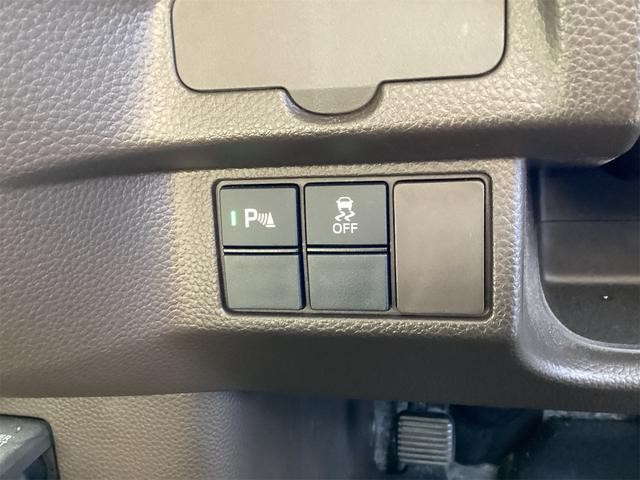 0208769A30261002W00107.jpg