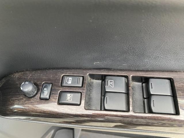 0403992A30260926W00319.jpg