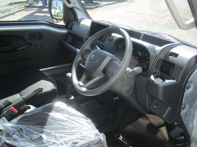 9030967A30261006W00506.jpg