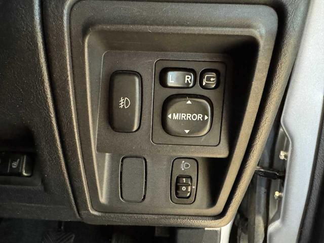 0900065A30260623W00115.jpg