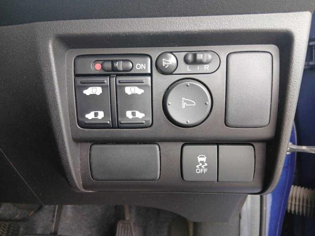 0520460A30261002W00317.jpg