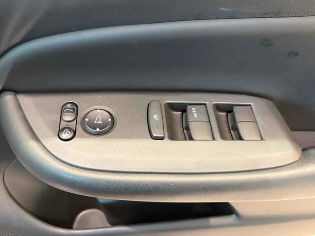 0701093A30260825W00214.jpg