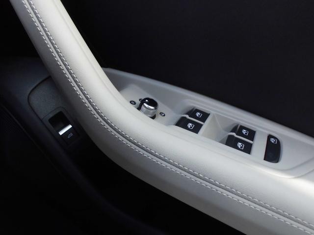 1000142A30260915W00118.jpg